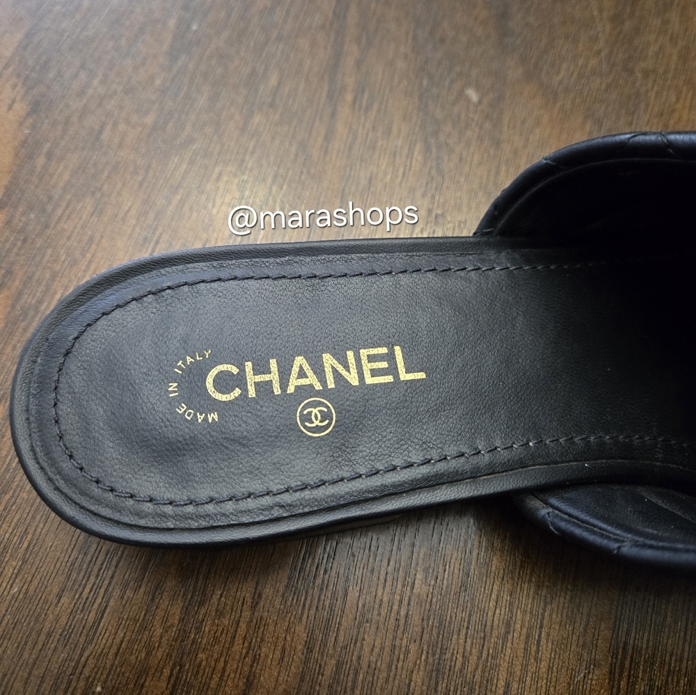 Chanel 2017 Interlocking CC Logo Mules - Picture 7 of 10